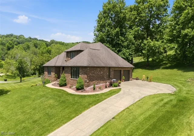 Homes for sale in Belpre, OH | 715 Oxbow Rd, Belpre, OH 45714 | MLS# 5217249