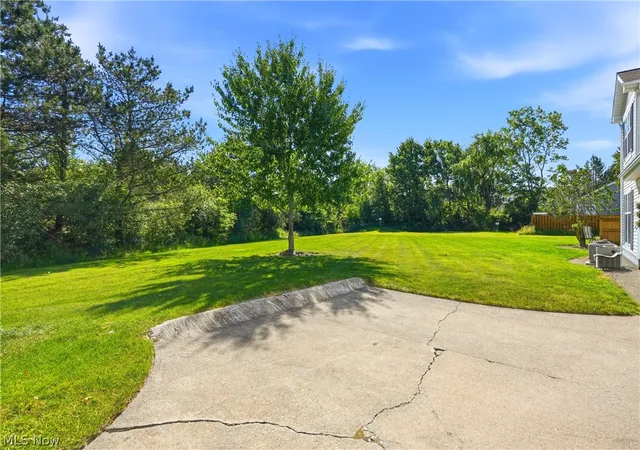 2nd image of 23135 Grist Mill Ct, Olmsted Falls, OH 44138