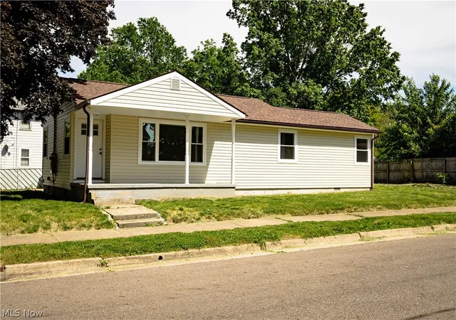 Photo 1 of Single family home for sale at 943 Erskine Ave, Akron, OH 44306 | MLS# 5217266 | Listing updated on 2026-08-18