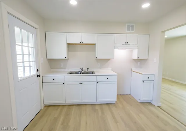 Photo 4 of Single family home for sale at 943 Erskine Ave, Akron, OH 44306 | MLS# 5217266 | Listing updated on 2026-08-18