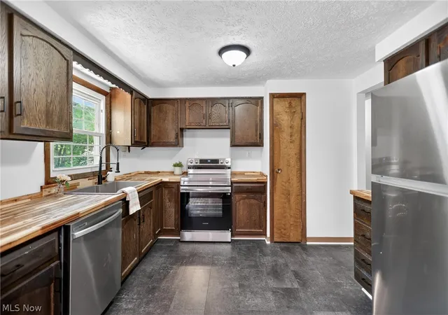 Photo 1 of Single family home for sale at 7926 Price Schaffer Rd, Hubbard, OH 44425 | MLS# 5215251 | Listing updated on 2026-10-01