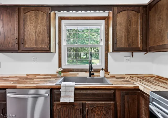 Photo 3 of Single family home for sale at 7926 Price Schaffer Rd, Hubbard, OH 44425 | MLS# 5215251 | Listing updated on 2026-10-01