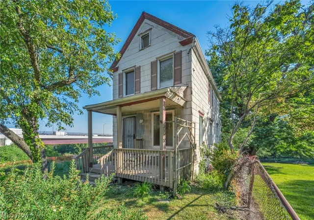 Photo 3 of Single family home for sale at 357 N Adams St, Akron, OH 44304 | MLS# 5209424 | Listing updated on 2026-07-15
