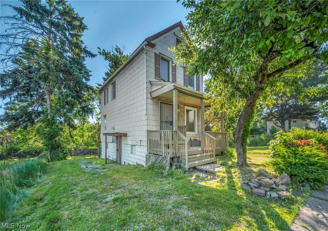 Photo 3 of Single family home for sale at 357 N Adams St, Akron, OH 44304 | MLS# 5209424 | Listing updated on 2026-07-15