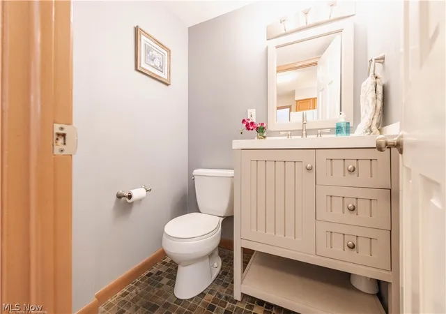 4th image of 5018 Hartley Dr, Lyndhurst, OH 44124 | MLS# 5216115