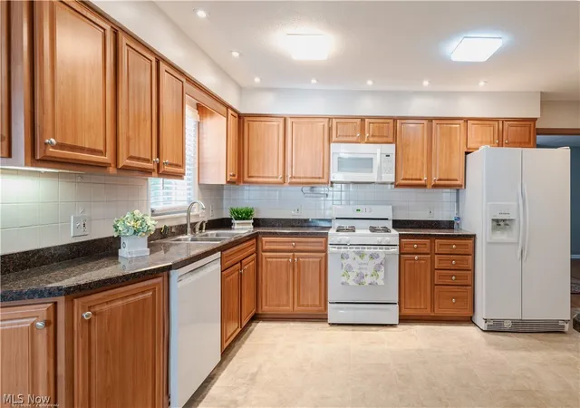 5th image of 5018 Hartley Dr, Lyndhurst, OH 44124 | MLS# 5216115