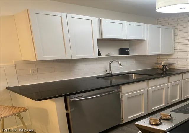 5th image of 5721 Som Center Rd #25, Solon, OH 44139 | MLS# 5217422
