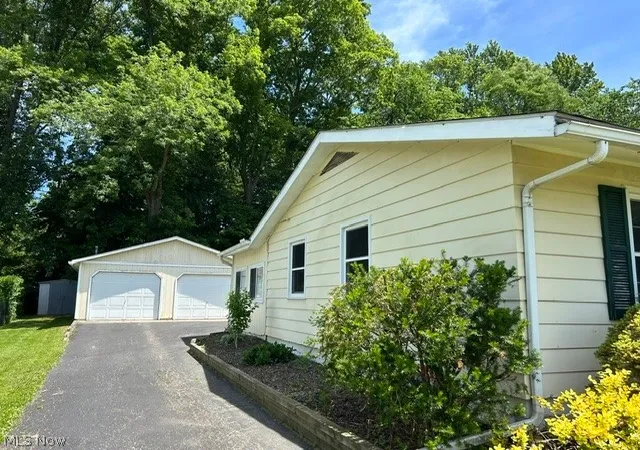 Photo 3 of Sale Pending at 433 Fairgrounds Rd, Painesville, OH 44077 | MLS# 5217053 | Listing updated on 2026-08-28