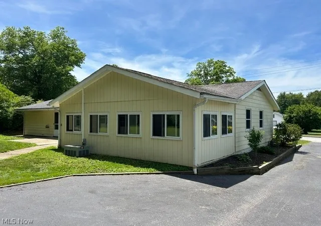 Photo 4 of Sale Pending at 433 Fairgrounds Rd, Painesville, OH 44077 | MLS# 5217053 | Listing updated on 2026-08-28