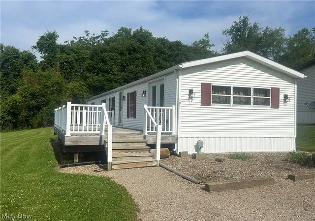 Homes for sale in Zanesville, OH | 495 S Pleasant Grove Cir, Zanesville, OH 43701 | MLS# 5203475