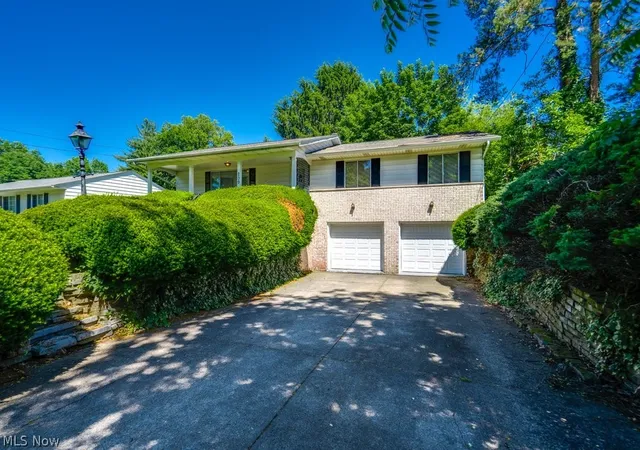 Photo 3 of Sale Pending at 209 Shiawassee Ave, Fairlawn, OH 44333 | MLS# 5216498 | Listing updated on 2026-08-05