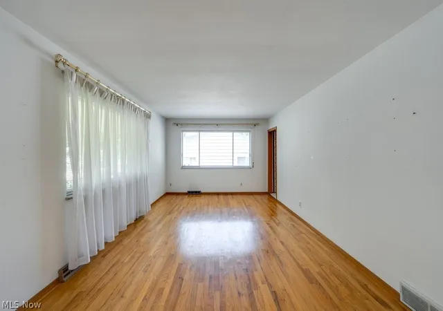Photo 4 of Sale Pending at 209 Shiawassee Ave, Fairlawn, OH 44333 | MLS# 5216498 | Listing updated on 2026-08-05