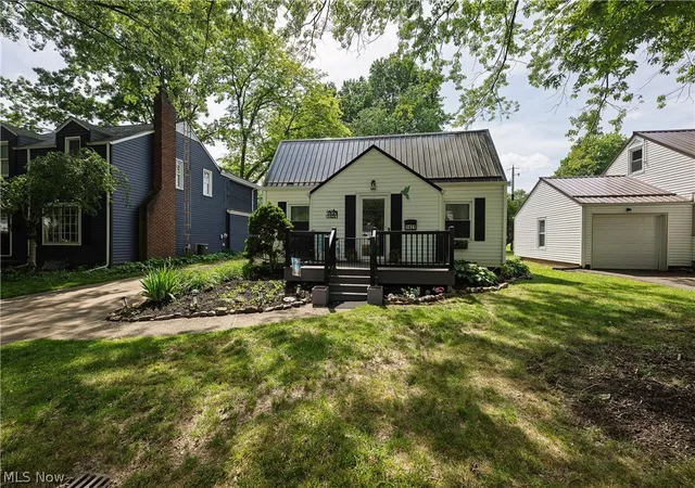 Homes for sale in North Canton, OH | 1421 Castlewood Ave Sw, North Canton, OH 44720 | MLS# 5217559