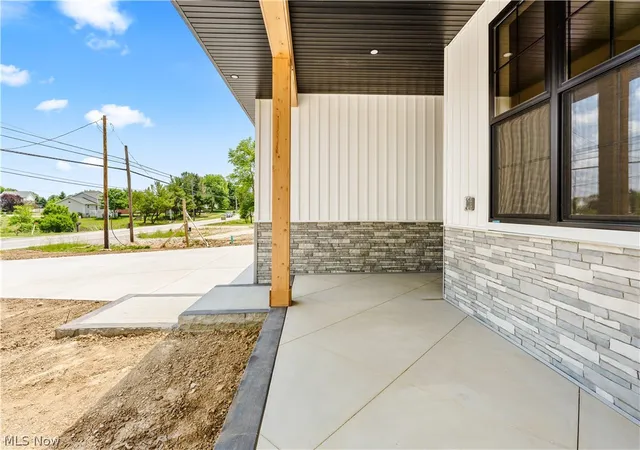 Photo 3 of Single family home for sale at 1091 Wadsworth Rd, Medina, OH 44256 | MLS# 5217126 | Listing updated on 2026-08-31