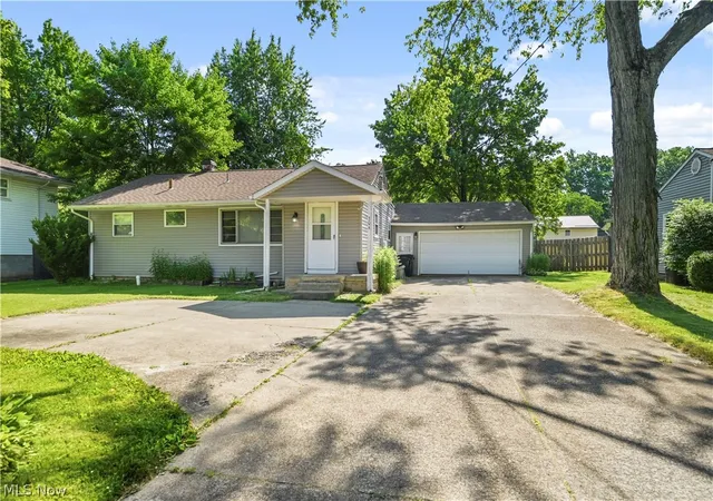 2nd image of 304 Howland Wilson Rd Ne, Warren, OH 44484 | MLS# 5217162