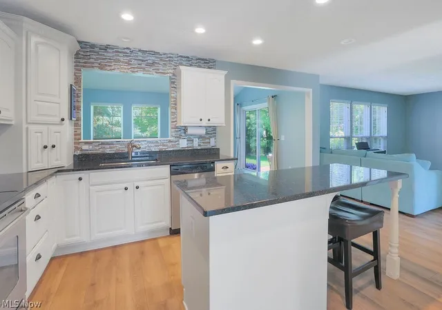 Photo 5 of Single family home for sale at 679 Jockeys Cir, Avon Lake, OH 44012 | MLS# 5217620 | Listing updated on 2026-07-28