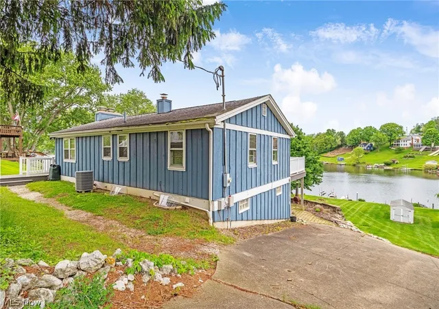 Homes for sale in Malvern, OH | 426 E Mohawk Dr, Malvern, OH 44644 | MLS# 5215098