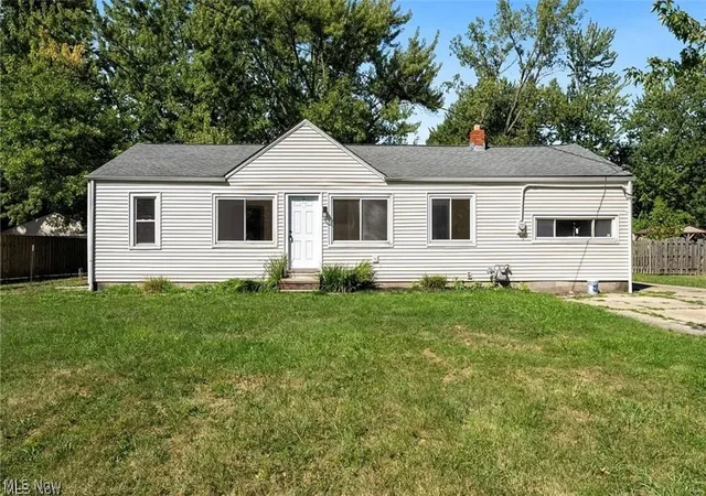 Homes for sale in Mentor, OH | 7407 Hawk Ave, Mentor, OH 44060 | MLS# 5216359