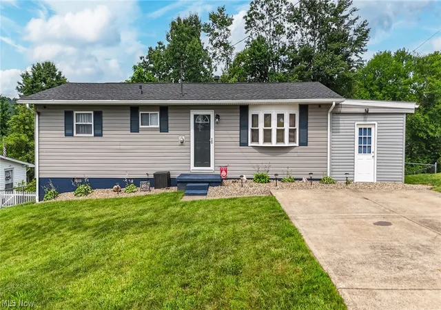 Homes for sale in Parkersburg, WV | 2118 Nash St, Parkersburg, WV 26101 | MLS# 5216983
