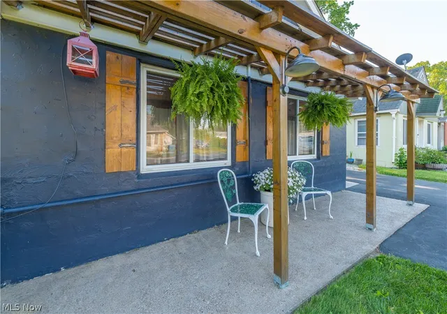 Photo 4 of Sale Pending at 303 Roxboro Rd, Vermilion, OH 44089 | MLS# 5215666 | Listing updated on 2026-08-25