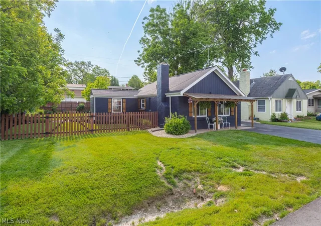 Photo 5 of Sale Pending at 303 Roxboro Rd, Vermilion, OH 44089 | MLS# 5215666 | Listing updated on 2026-08-25