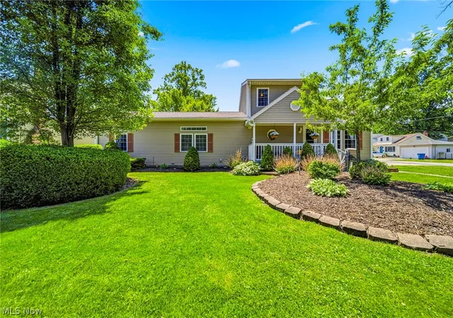 Homes for sale in Eastlake, OH | 34212 Roberts Rd, Eastlake, OH 44095 | MLS# 5217583