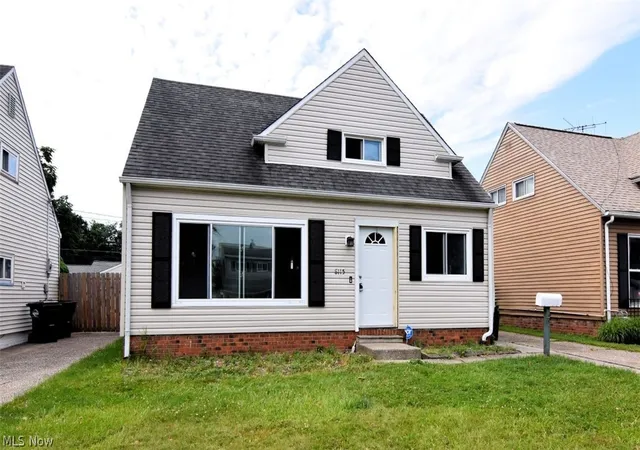Homes for sale in Parma, OH | 8115 Liberty Ave, Parma, OH 44129 | MLS# 5217655