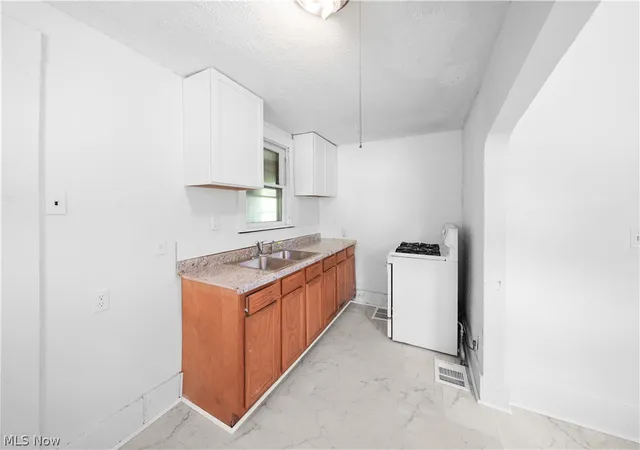 Photo 2 of Single family home for sale at 148 Saint Louis Ave, Youngstown, OH 44507 | MLS# 5215263 | Listing updated on 2026-08-14