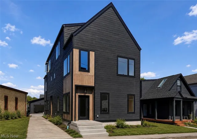 Homes for sale in Cleveland, OH | 1348 W 78th St, Cleveland, OH 44102 | MLS# 5215760
