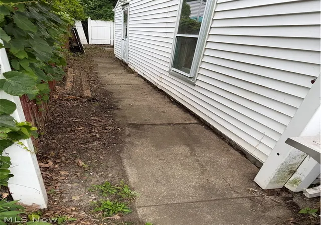 Homes for sale in Eastlake, OH | 1269 E 332nd St, Eastlake, OH 44095 | MLS# 5217840