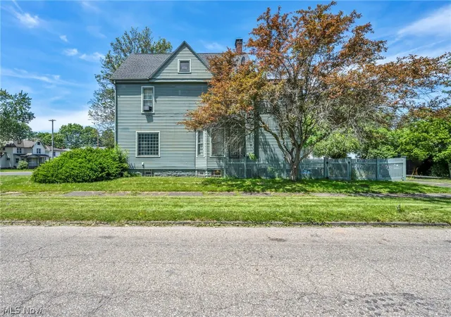 Homes for sale in Niles, OH | 732 Robbins Ave, Niles, OH 44446 | MLS# 5217617