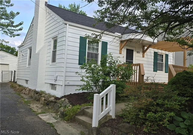 Homes for sale in Cuyahoga Falls, OH | 1871 15th St, Cuyahoga Falls, OH 44223 | MLS# 5217845