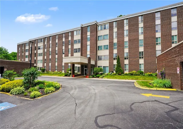 Homes for sale in Stow, OH | 3066 Kent Rd #301, Stow, OH 44224 | MLS# 5216997