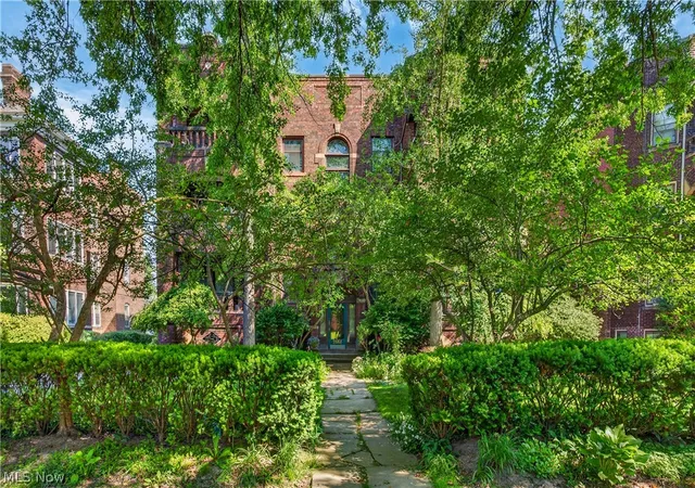 Homes for sale in Cleveland Heights, OH | 2661 Euclid Heights Blvd #5, Cleveland Heights, OH 44106 | MLS# 5216187