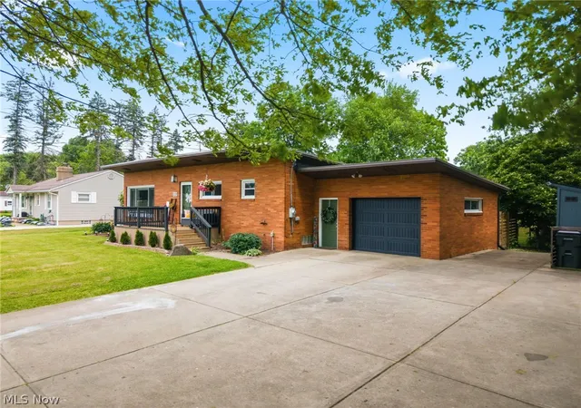 Homes for sale in North Canton, OH | 2221 Nw Schneider St Nw, North Canton, OH 44720 | MLS# 5216825