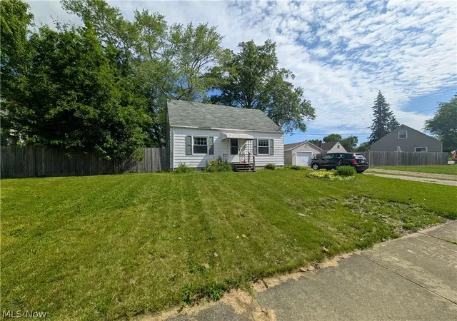 Photo 3 of Single family home for sale at 2567 E 38th Street, Lorain, OH 44055 | MLS# 5215545 | Listing updated on 2026-08-20