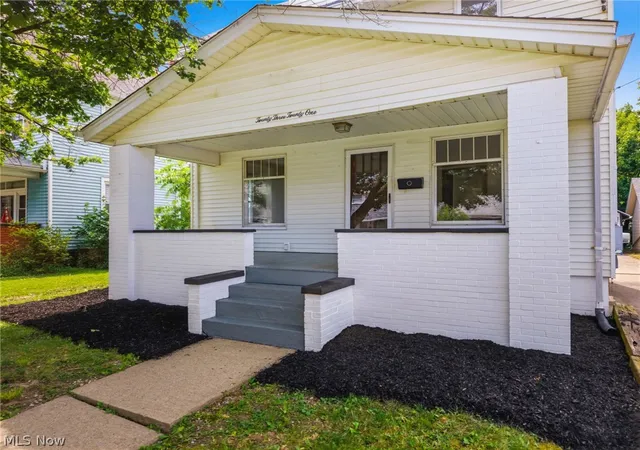Homes for sale in Alliance, OH | 2321 S Arch Ave S, Alliance, OH 44601 | MLS# 5213846