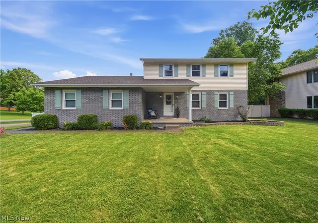Homes for sale in Uniontown, OH | 2681 Country Squire St Nw, Uniontown, OH 44685 | MLS# 5213938