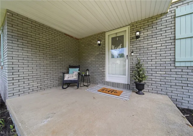 Homes for sale in Uniontown, OH | 2681 Country Squire St Nw, Uniontown, OH 44685 | MLS# 5213938