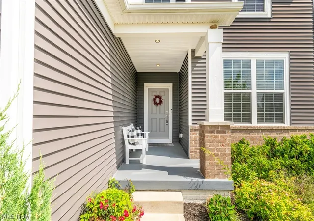 Photo 3 of Single family home for sale at 1720 Cobham Ln, Wadsworth, OH 44281 | MLS# 5211250 | Listing updated on 2026-07-20
