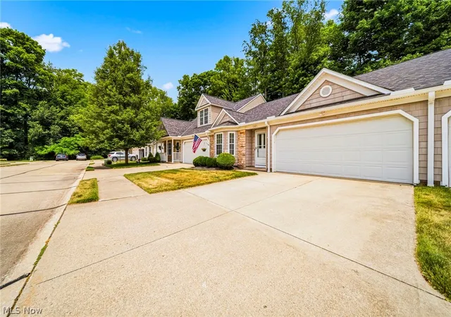 3rd image of 747 Rivers Edge Ln, Painesville, OH 44077 | MLS# 5217747