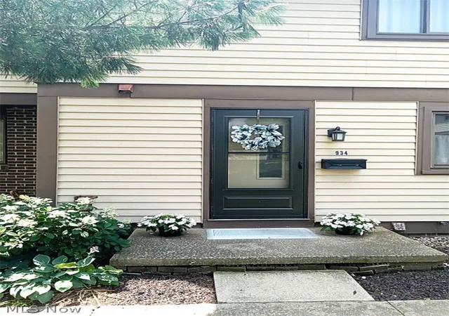 1st image of 934 Hampton Ridge Dr, Akron, OH 44313 | MLS# 5217970