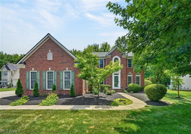 Homes for sale in Avon, OH | 33999 Hickory Ct, Avon, OH 44011 | MLS# 5217610
