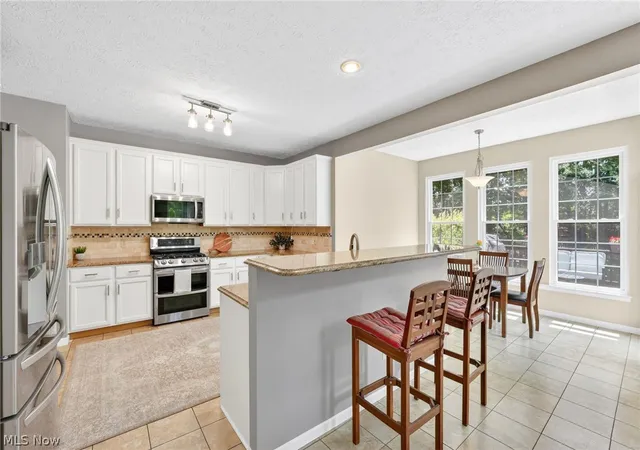 Homes for sale in Avon, OH | 33999 Hickory Ct, Avon, OH 44011 | MLS# 5217610