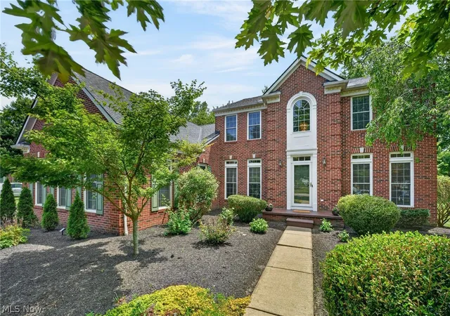 Homes for sale in Avon, OH | 33999 Hickory Ct, Avon, OH 44011 | MLS# 5217610