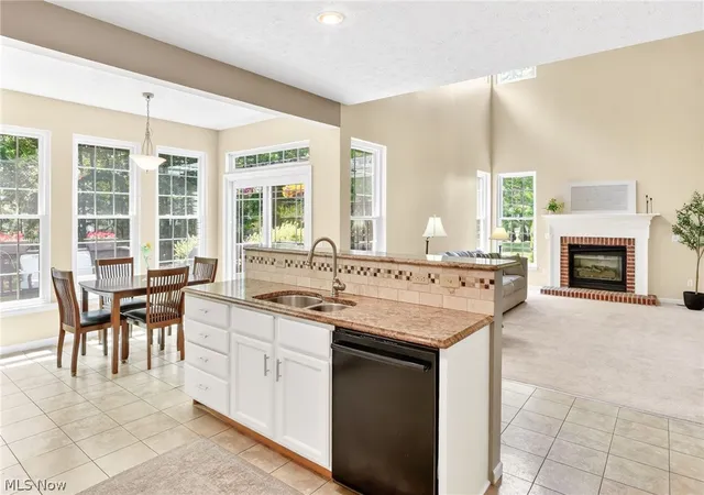 Homes for sale in Avon, OH | 33999 Hickory Ct, Avon, OH 44011 | MLS# 5217610
