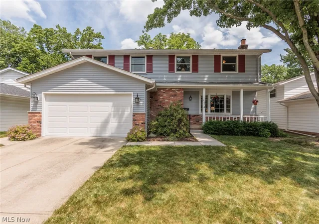 Homes for sale in Berea, OH | 457 Edgewood Cir, Berea, OH 44017 | MLS# 5217486