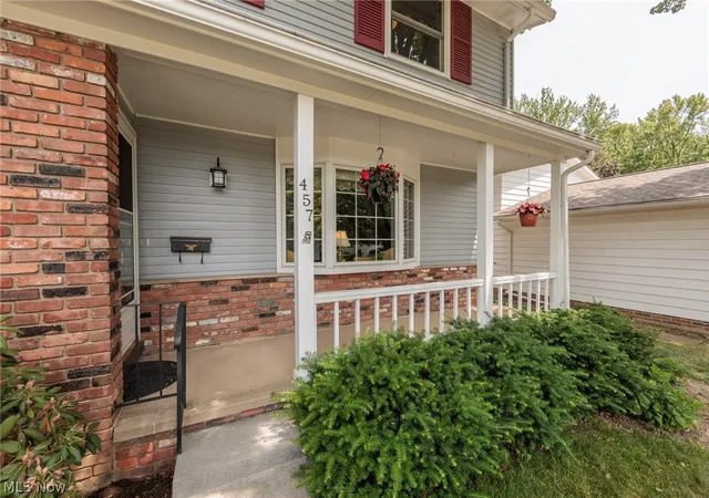 Homes for sale in Berea, OH | 457 Edgewood Cir, Berea, OH 44017 | MLS# 5217486