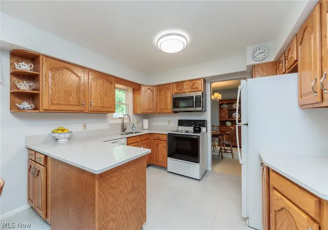 Homes for sale in Berea, OH | 457 Edgewood Cir, Berea, OH 44017 | MLS# 5217486
