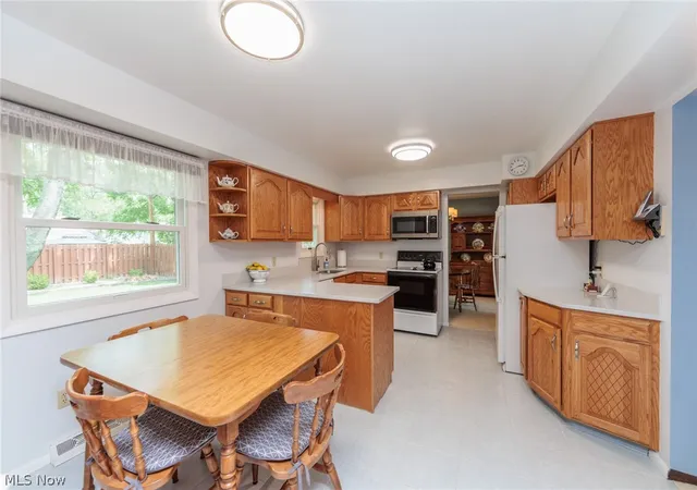Homes for sale in Berea, OH | 457 Edgewood Cir, Berea, OH 44017 | MLS# 5217486